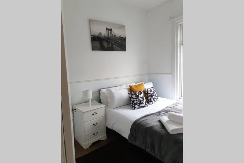 South Shield'S Hidden Gem Garnet 3 Bedroom Apartment Sleeps 6 Guests South Shields Exterior photo